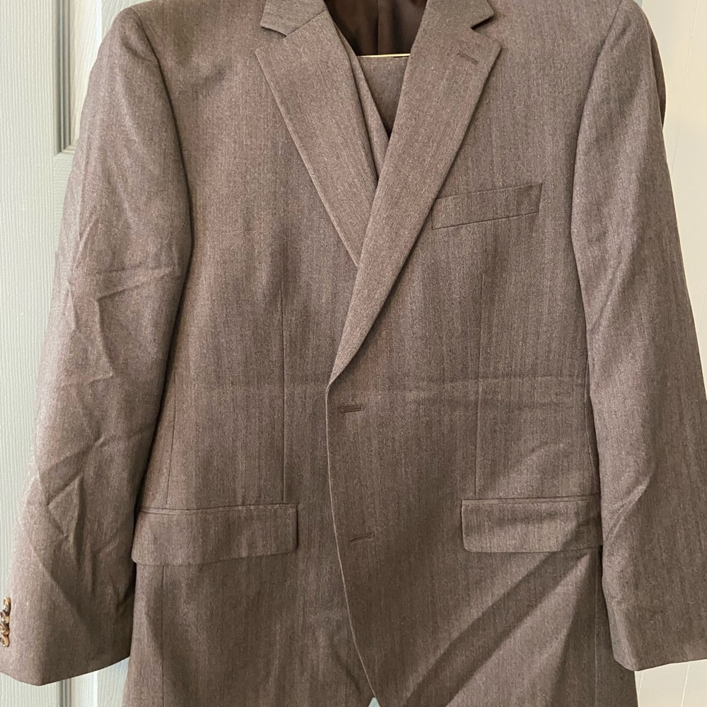 Men Michael Kors suit 3 piece color-brown size-44R slightly warn one time.